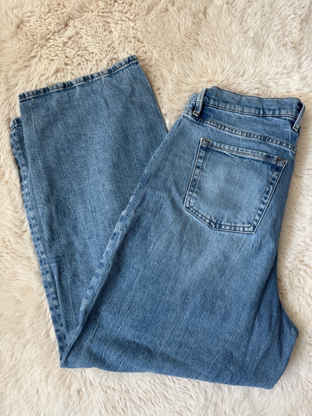 Women’s Good American Light Blue Oversized Straight-Leg Jeans - Picture 5 of 8